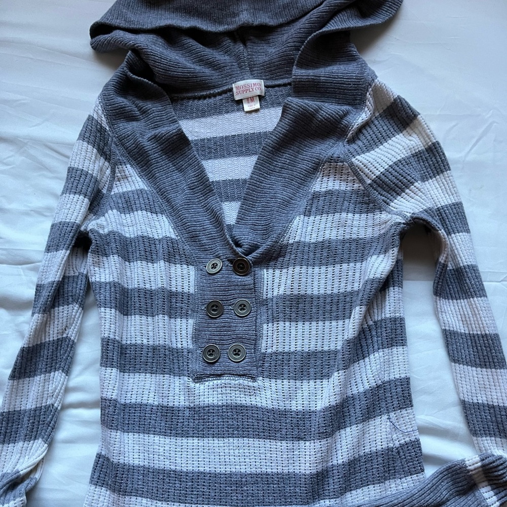 gray and white long sleeve